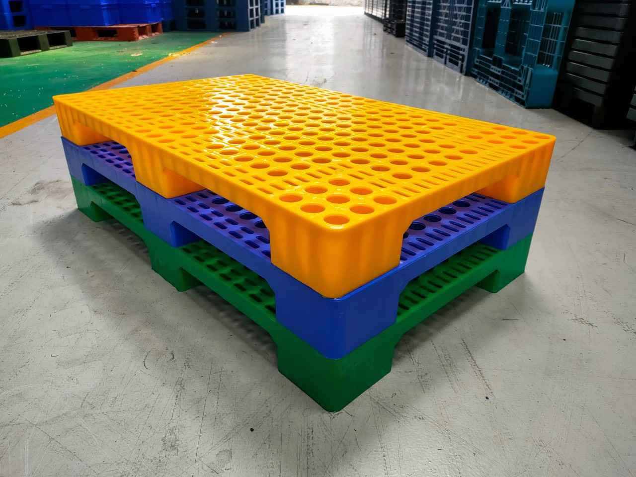 Pallet nhựa kích thước phổ biến trên thị trường Việt Nam